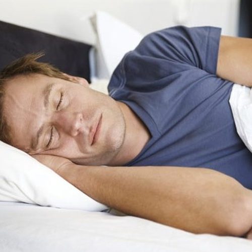 بهترین حالت و پوزیشن برای خوابیدن کدام است؛ راست یاچپ؟