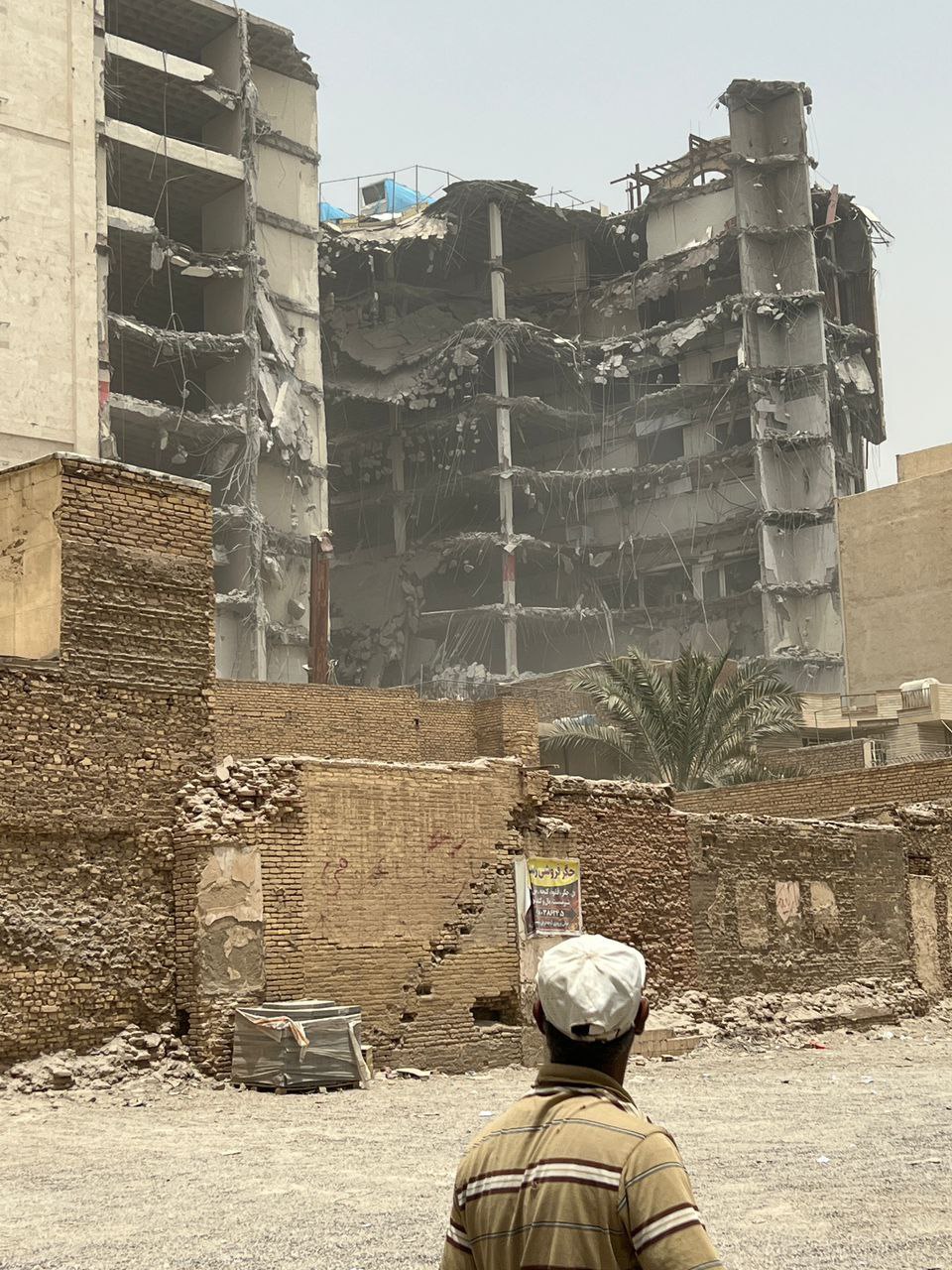 ریزش ساختمان بزرگ «متروپل» در خیابان امیری آبادان +عکس