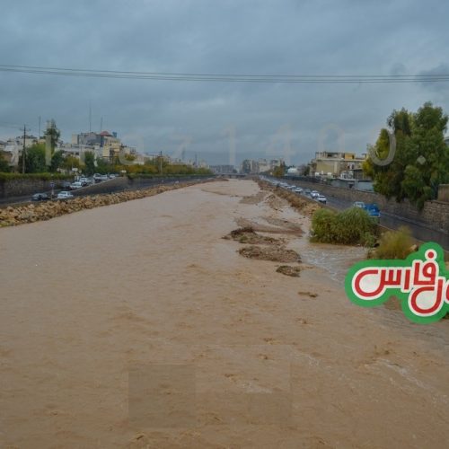 فیلم| جاری شدن سیل درخیابان های شیراز ۸ مرداد ۱۴۰۱