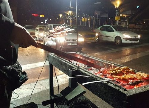 ورود فرمانداری به عرضه سیار جگر و کباب در حاشیه خیابان‌های شیراز