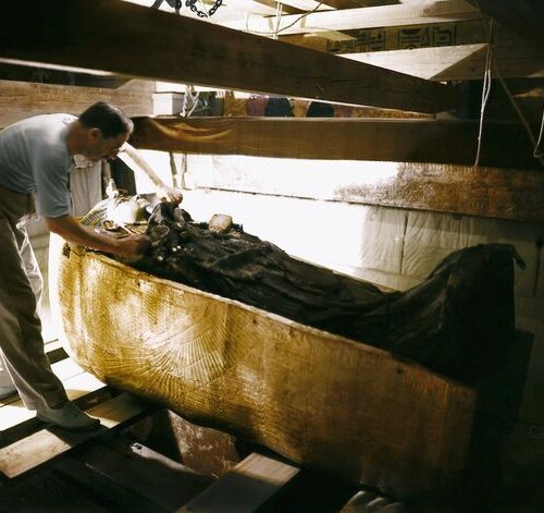 عکس های باورنکردنی از لحظه کشف مقبره ” توت‌عنخ‌آمون ” فرعون بزرگ مصر