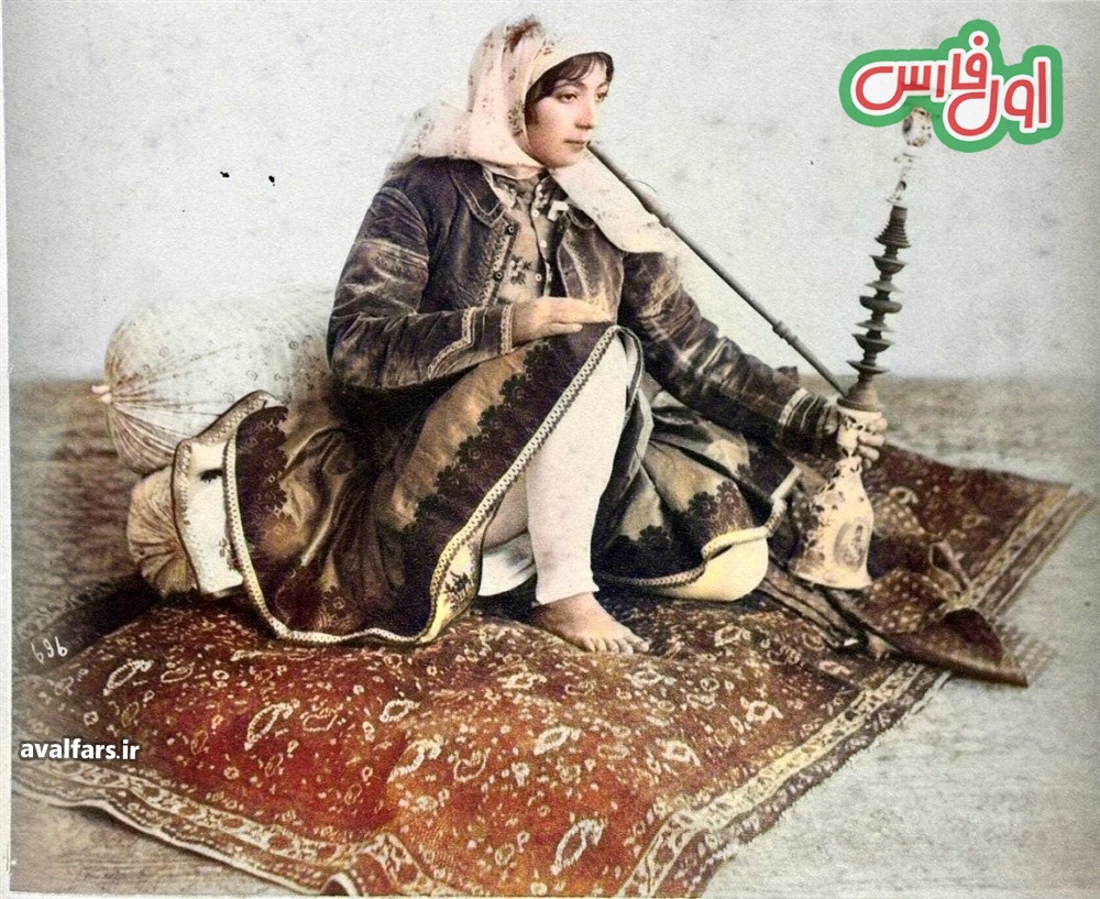 این زن زیبا در عکس‌های دوران قاجاری کیست؟