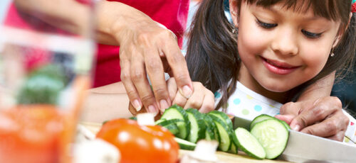 ۱۰ روش عملی برای تشویق کودک به غذا خوردن