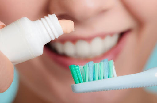 هنگام مسواک زدن هرگز این کارها را نکنید