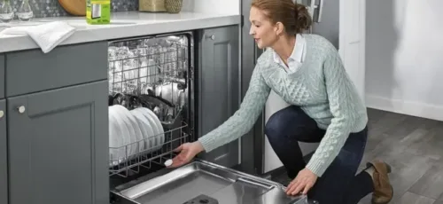 ۸ کاری که برای افزایش عملکرد ماشین ظرفشویی خود باید انجام دهید