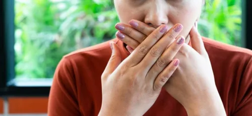۱۲ دلیل برای تلخی دهان و چهار روش برای جلوگیری از تلخ شدن دهان