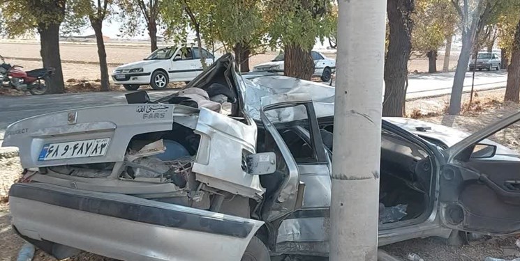 عکس لحظه برخورد مرگبار پژو با تیربرق در جاده سعادت شهر-بوکان