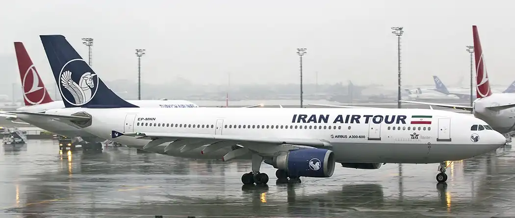 اعترض مسافران به تاخیر ۷ ساعته پرواز شیراز-مشهد ایران ایرتور
