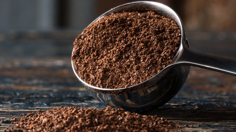۷ کاربرد باورنکردنی تفاله قهوه در تمیزکاری خانه که تاکنون نمی دانستید