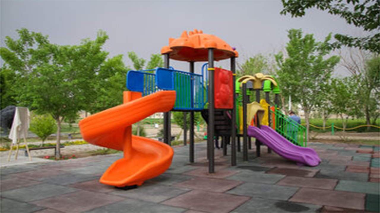 مردم حواس تان باشد ۹۰ درصد زمین‌های بازی کودکان در استان فارس استاندارد نیست !