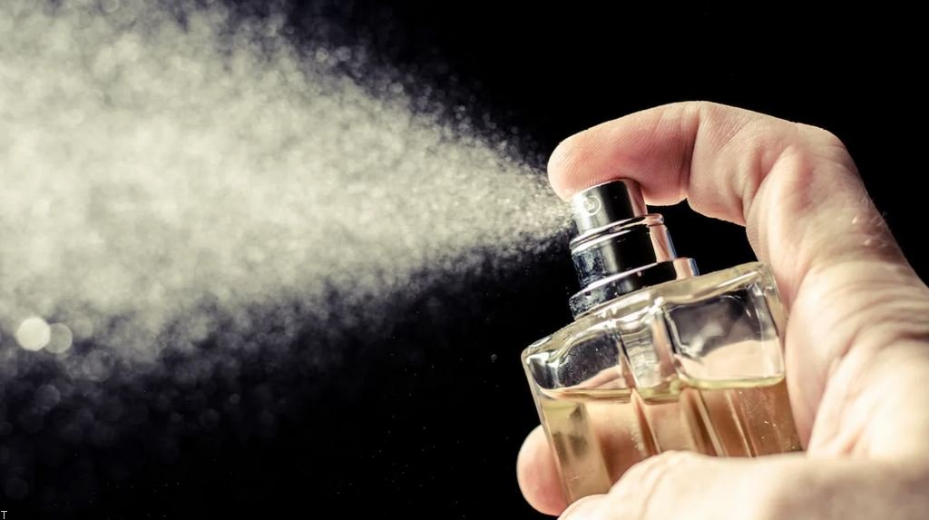مضرات استفاده از عطر برای بدن و راه های مقابله با عوارض ناشی از آن