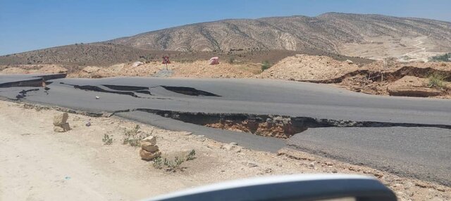 ببینید|رانش و فرونشست زمین در جاده سیاخ دارنگون ـ کوار