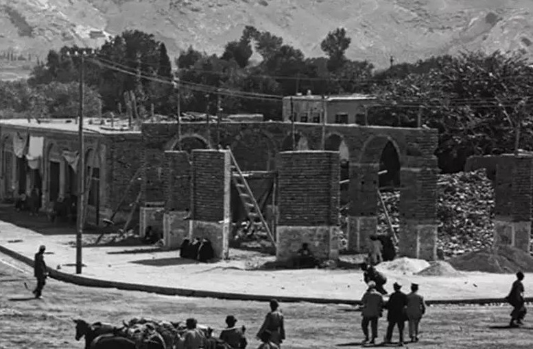 چهارراه زند نبش خیابان سعدی ، شیراز سال ۱۳۰۷ +عکس