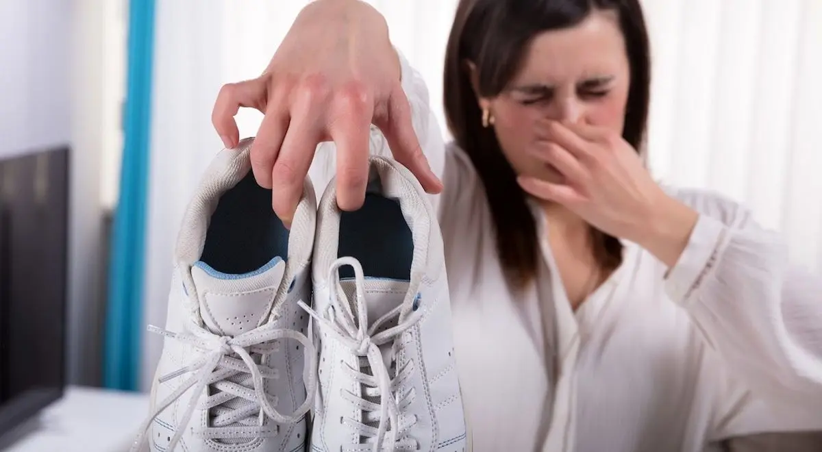 تکنیک های ساده و موثر خانگی برای رفع بوی بد کفش