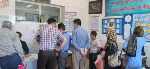 اجبار به پرداخت وجه برای تحویل کارنامه و ثبت نام دانش آموزان در مدارس دولتی استان فارس