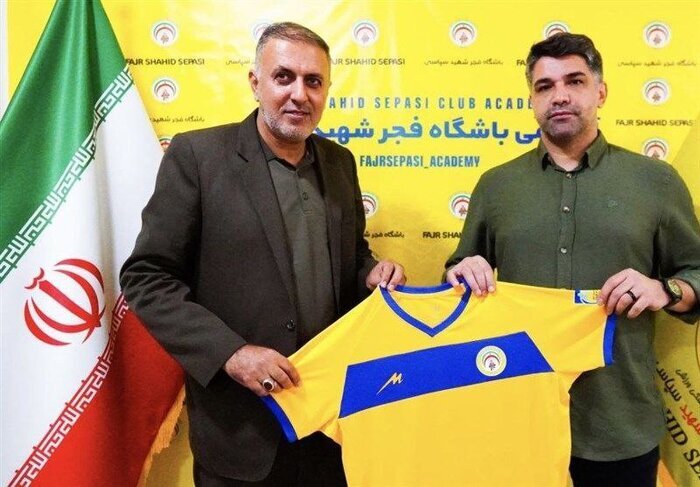 مدافع اسبق استقلال سرمربی تیم فجرسپاسی شیراز شد
