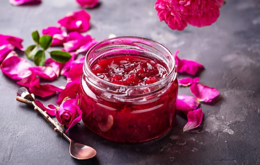 طرز تهیه مربا گل محمدی پر از آنتی اکسیدان و آرامش بخش که عاشقتان می کند