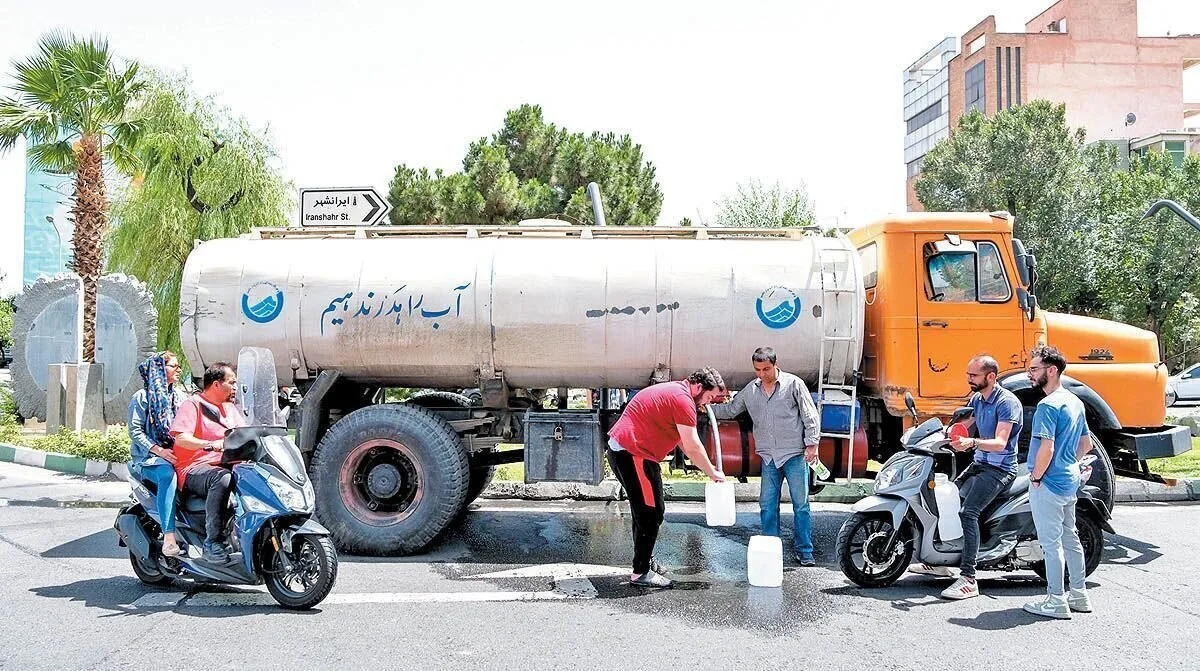 در برخی مناطق شهر صدرا آب برای شستن دست و صورت هم نیست