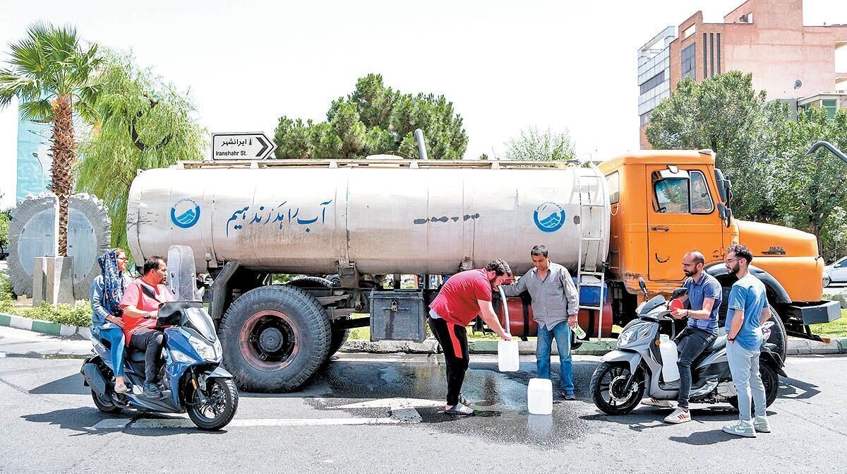 در برخی مناطق شهر صدرا آب برای شستن دست و صورت هم نیست