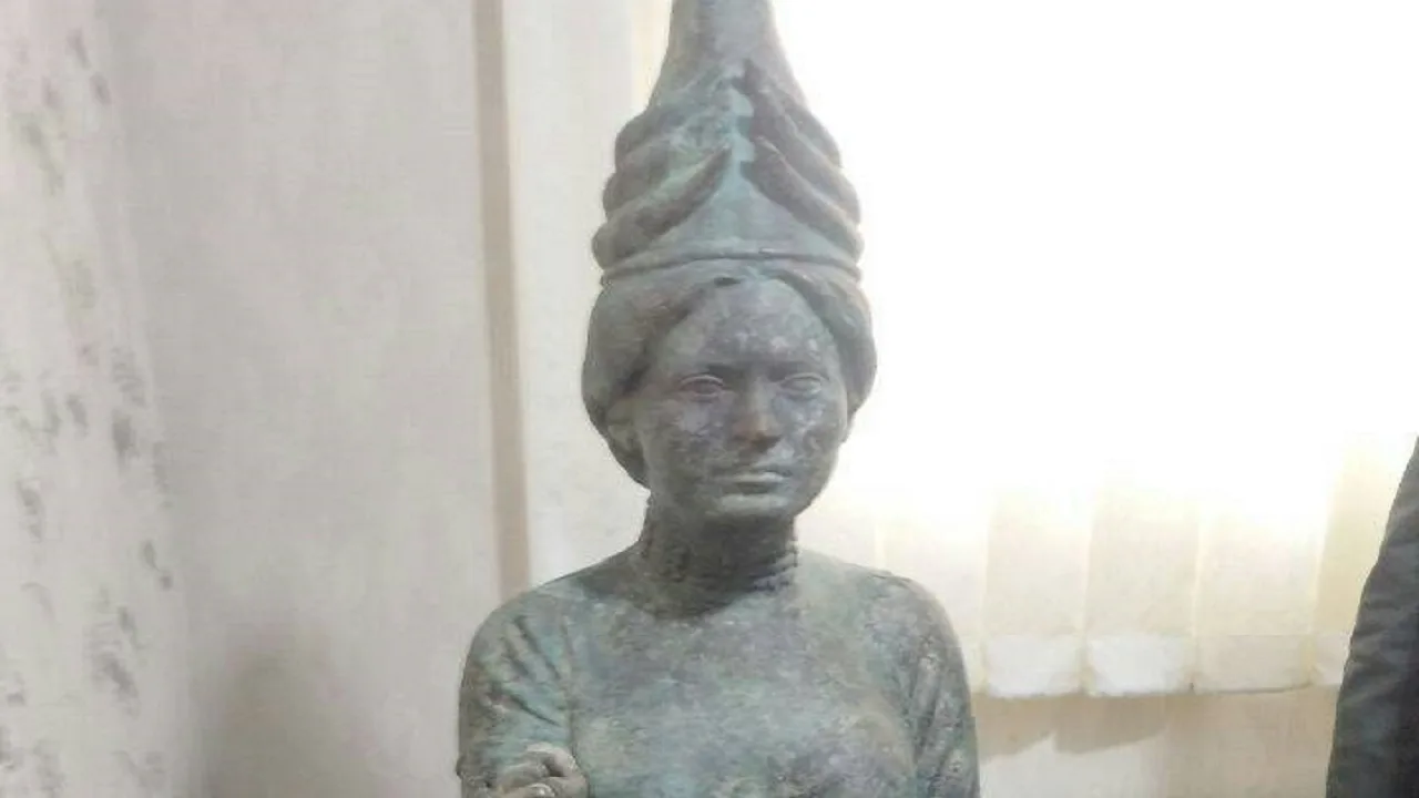 مجسمه عتیقه ۲۰۰۰ ساله زن ایرانی کشف شد+عکس