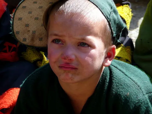 یک پسر بچه از قبیله ایرانی کالاش