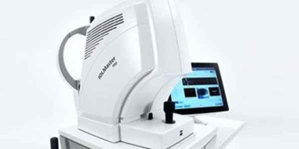 تجهیز کلینیک فوق تخصصی گراش به دستگاه پیشرفته بیومتری با کمک نیکوکار محلی