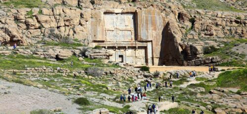 آغاز بکار دوباره سنگ شکن شهرداری مرودشت که باعث آسیب به تخت جمشید می شود