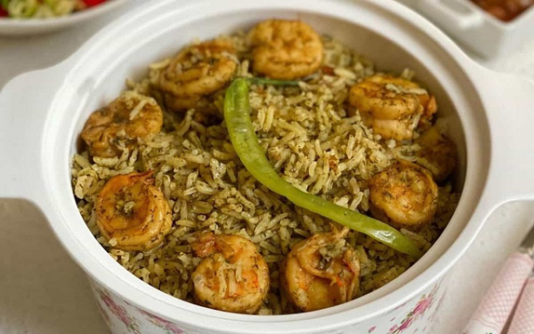 How to cook dill pilaf with shrimp in Bushehri method is one of the most delicious pilafs 3