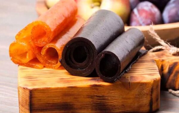 طرز تهیه لواشک سیب خانگی که خواص بسیاری برای سلامتی هم دارد