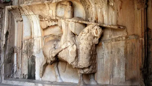 Taq e Bostan equestrian statue 1 2