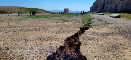 زنگ‌ خطر تاریخ ایران به ۱۰ متری نقش‌رستم رسید