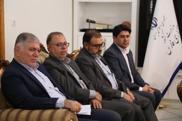 Fars Governor Dr. Hossein Ali Amiri in a meeting with the CEO and board of directors of Shiraz Special Economic Zone 3