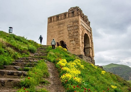 Get to know Dahhak Castle the legendary fortress of ancient Iran 1