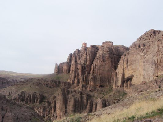 Get to know Dahhak Castle the legendary fortress of ancient Iran 4