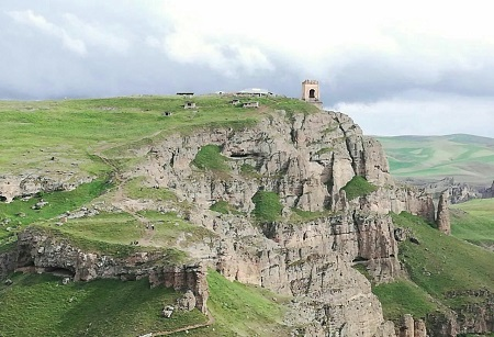 Get to know Dahhak Castle the legendary fortress of ancient Iran 4