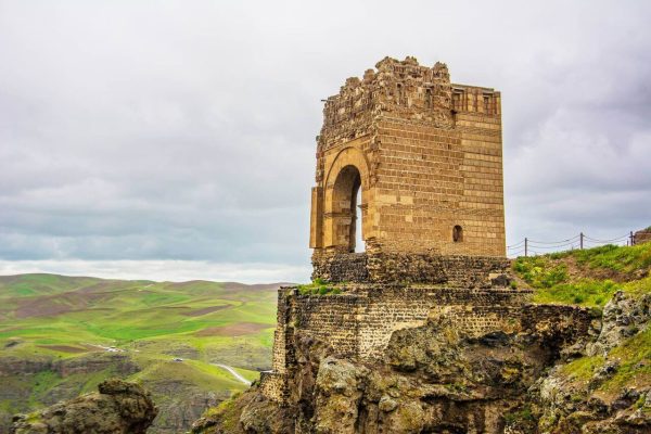 Get to know Dahhak Castle the legendary fortress of ancient Iran 8