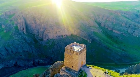 Get to know Dahhak Castle the legendary fortress of ancient Iran 8