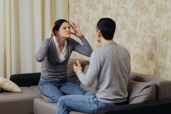 husband wife quarrel shout each other 213607 1410