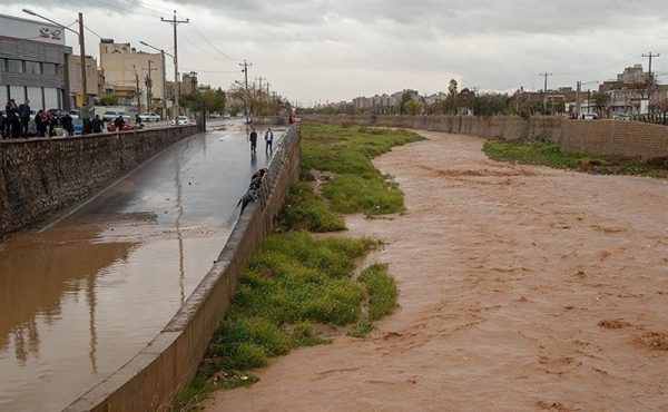 طبق اعلام هواشناسی فارس سامانه بارشی از فردا دوشنبه، ۵ آذرماه به تدریج از مناطق غربی و شمال غربی وارد استان خواهد شد که ارتفاعات شمالی استان را سفیدپوش خواهد کرد.