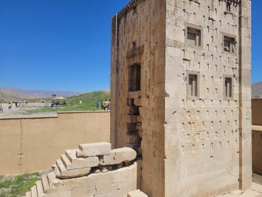 نمایی از کعبه زرتشت