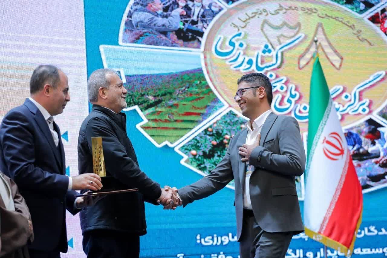 تجلیل از 8 کشاورز نمونه ملی «استان فارسی» با حضور رئیس جمهور+اسامی