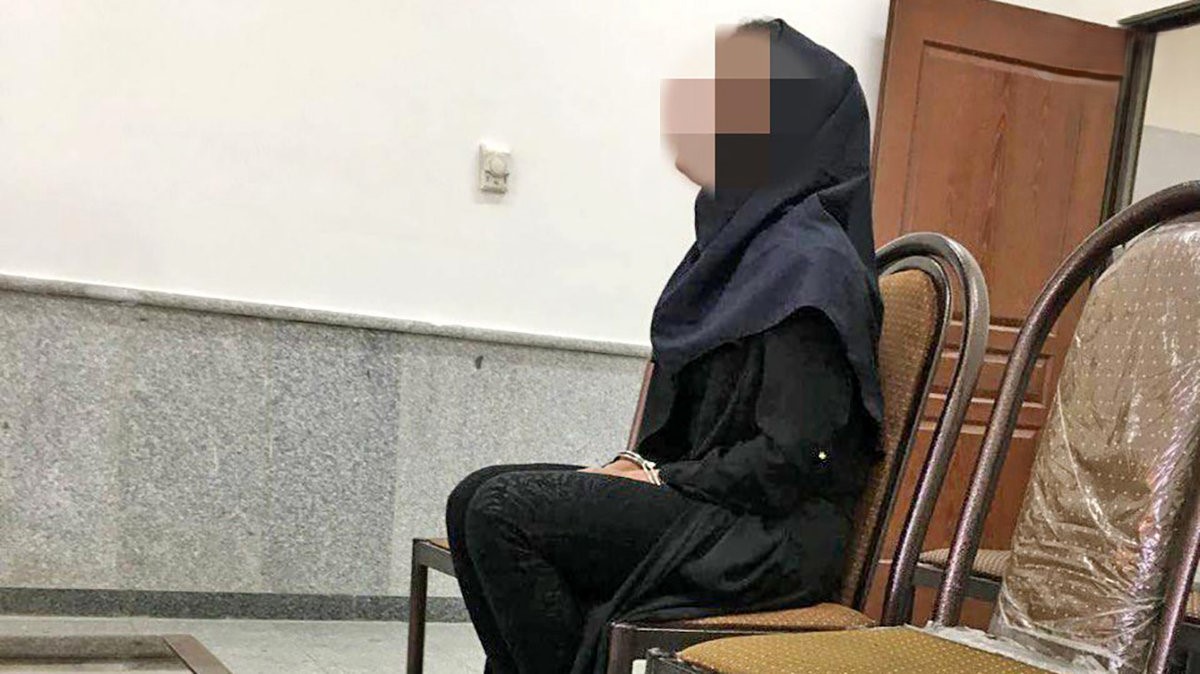 زن بی‌آبرو مثل آب‌خوردن مغازه داران شهر دُرچه را تیغ می‌زد