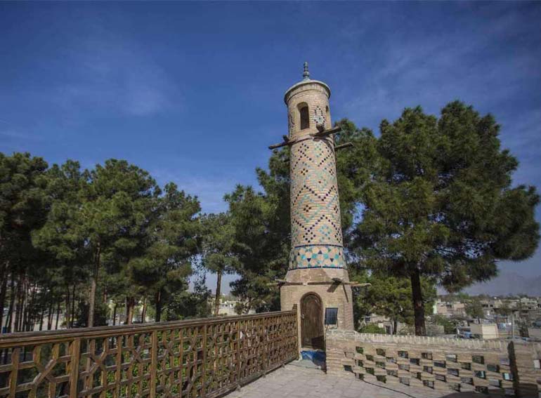 فیلم زیبایی از لحظه تکان‌خوردن منارجنبان اصفهان