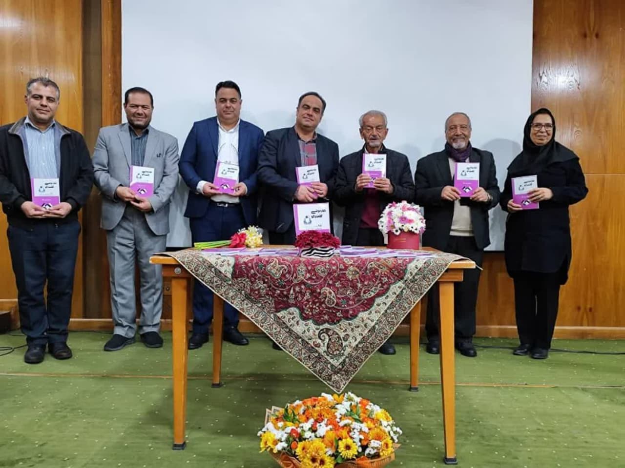از « هارمونی گفتگو » سومین کتاب محمدحسین نواب‌صفوی رونمایی شد