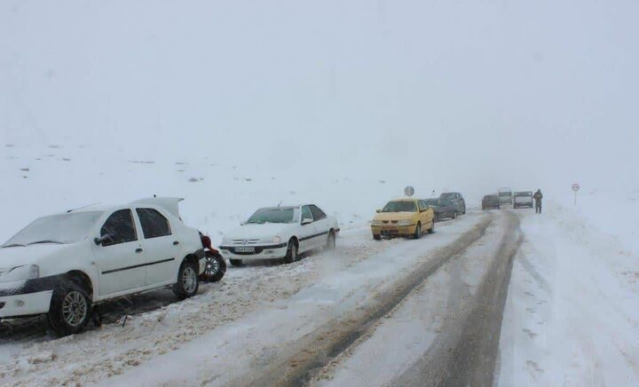پلیس راه راهور: بارش برف و باران در اکثر محورهای کشور؛ مردم سفر غیرضروری نکنند