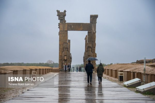 Iranian people visiting Persepolis under the rain 11