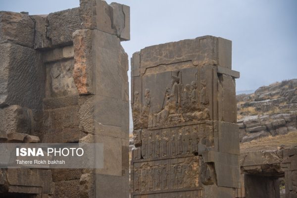 Iranian people visiting Persepolis under the rain 12