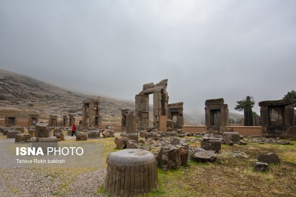 Iranian people visiting Persepolis under the rain 30