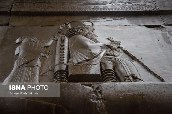 Iranian people visiting Persepolis under the rain 32