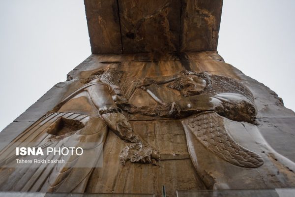 Iranian people visiting Persepolis under the rain 35